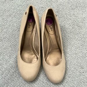 Women’s Lifestride Beige espadrille shoe- size 8.5